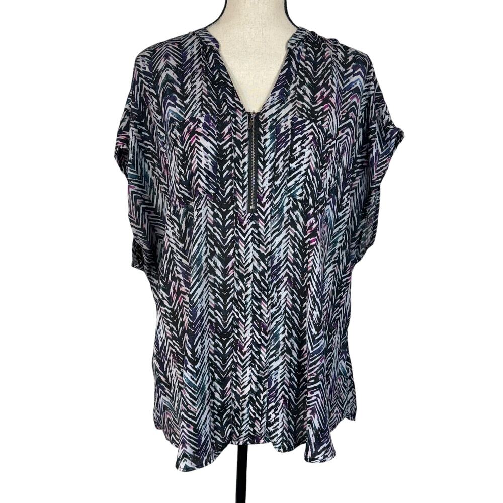 Torrid SZ 1 (1X-Large) Top Abstract Chevron Dolman Sleeves V-Neck Zipper Pockets